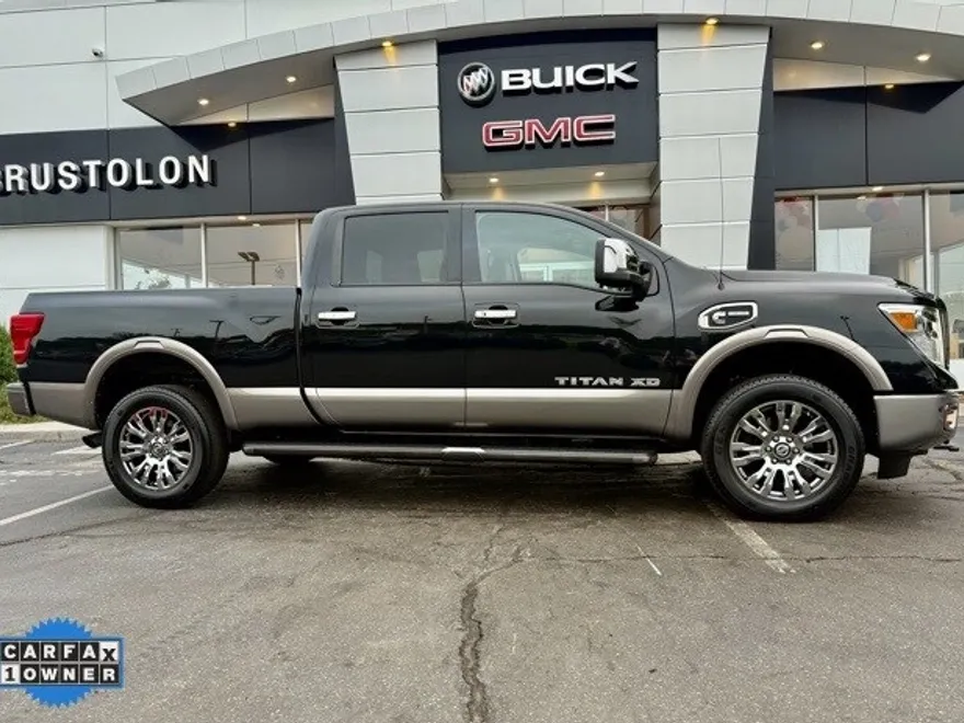 2018 Nissan Titan Platinum Reserve photo 1