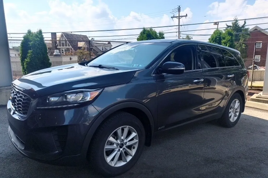 2019 Kia Sorento LX photo 1