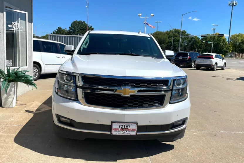 2020 Chevrolet Suburban LT photo 1