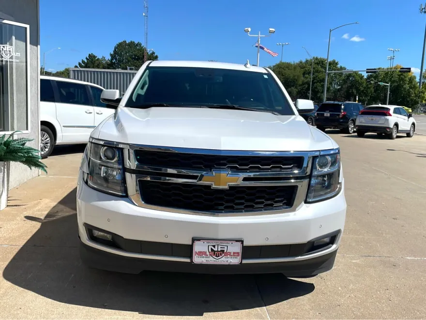 2020 Chevrolet Suburban LT photo 1