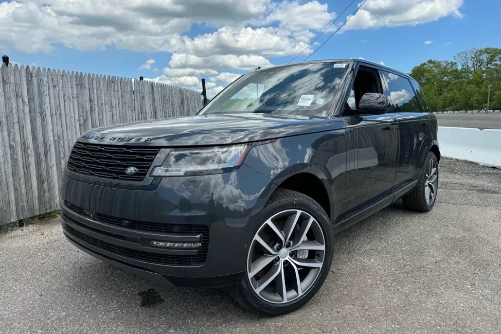 2025 Land Rover Range Rover SE photo 1