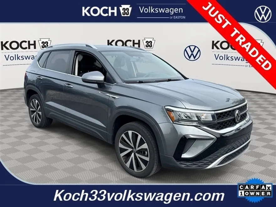 2022 Volkswagen Taos SE photo 1