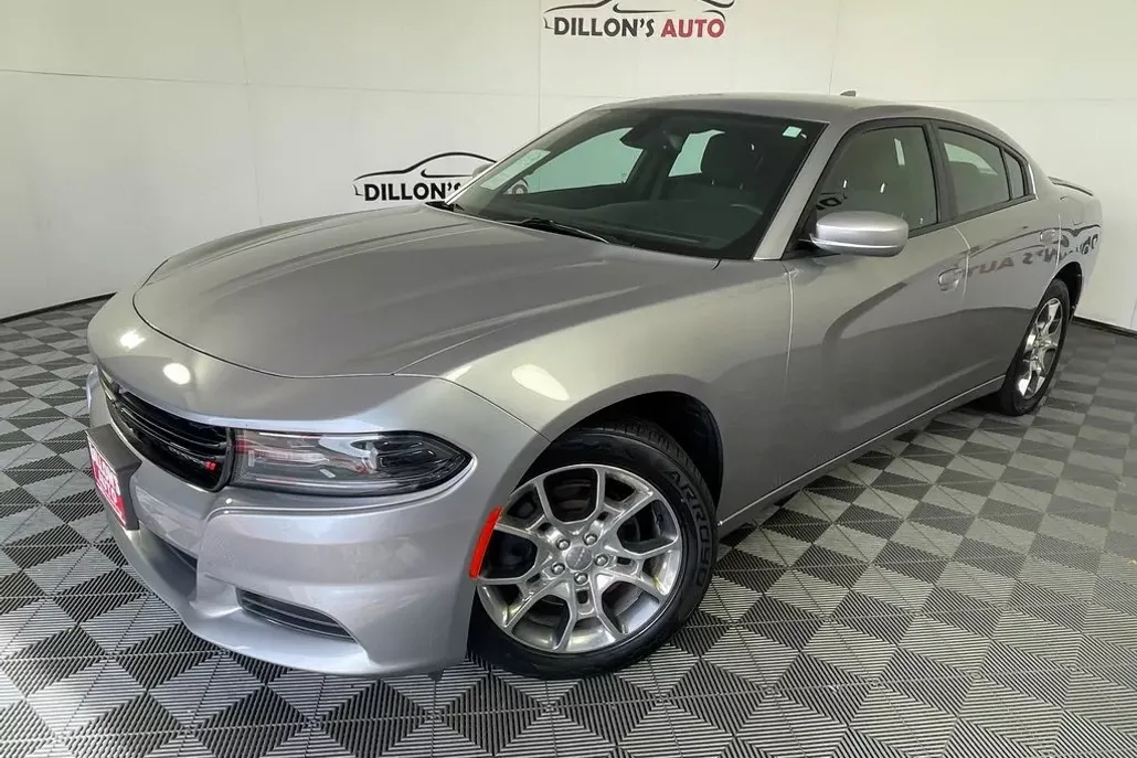 2016 Dodge Charger SXT photo 1