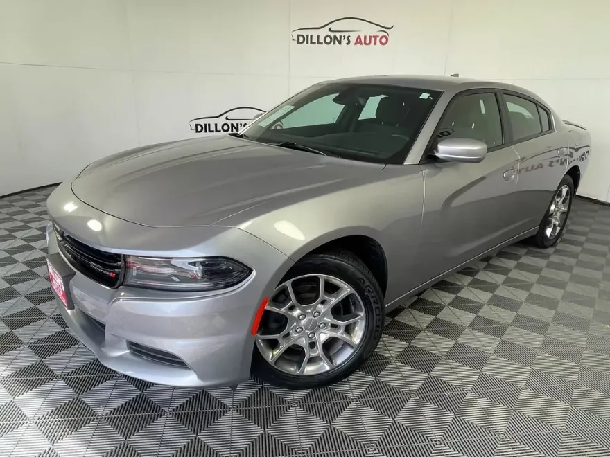2016 Dodge Charger SXT photo 1
