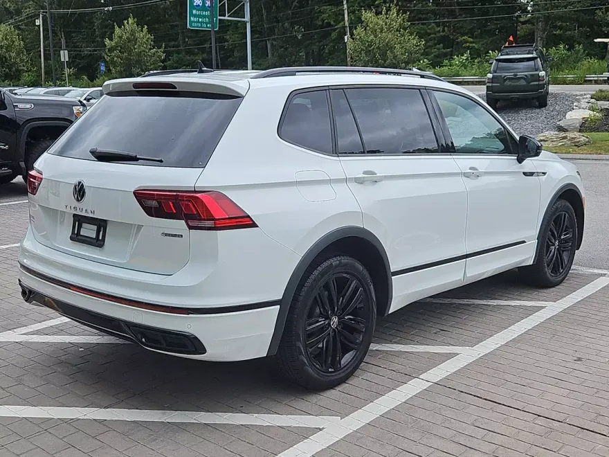 2022 Volkswagen Tiguan SE R-Line Black photo 1