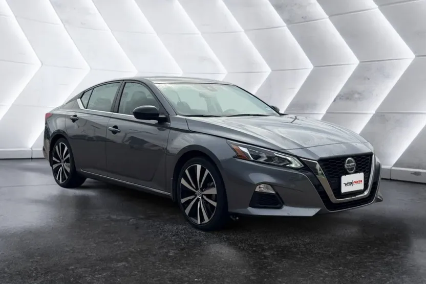 2022 Nissan Altima 2.5 SR photo 1