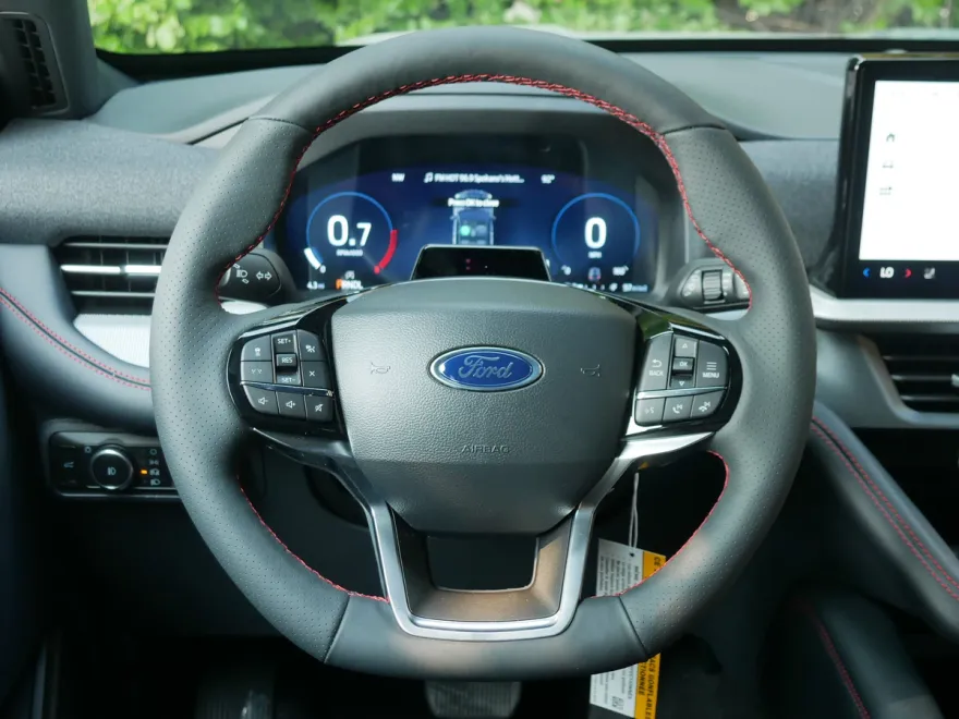 2025 Ford Explorer ST-Line photo 1