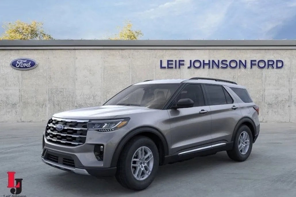 2025 Ford Explorer photo 1