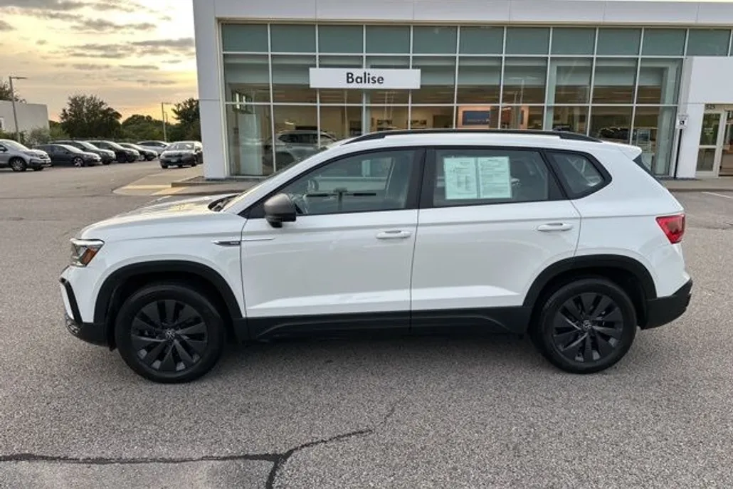 2022 Volkswagen Taos S photo 1