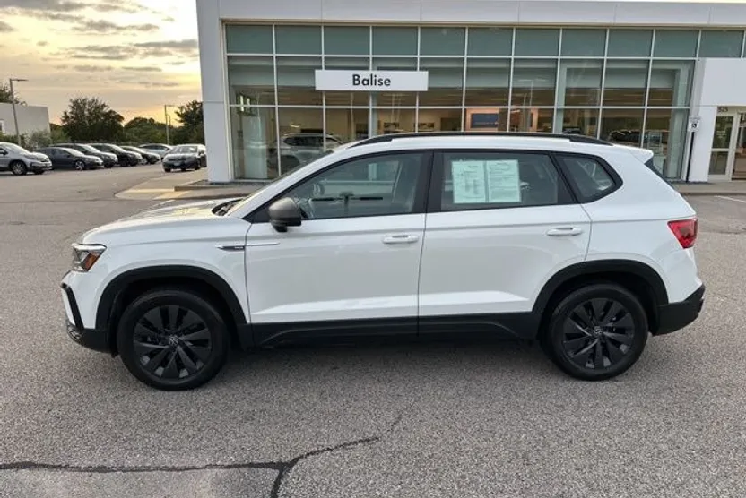 2022 Volkswagen Taos S photo 1