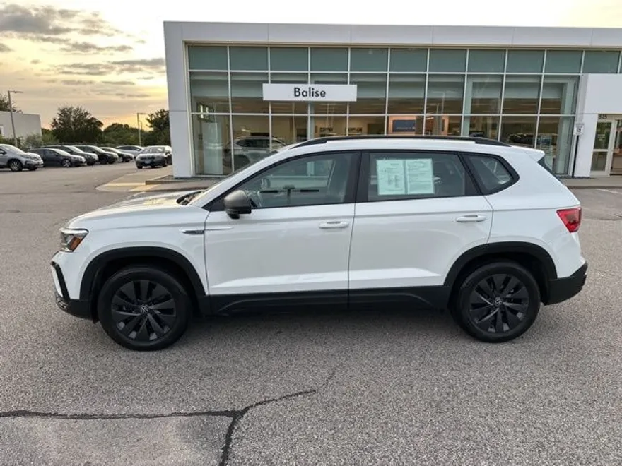 2022 Volkswagen Taos S photo 1