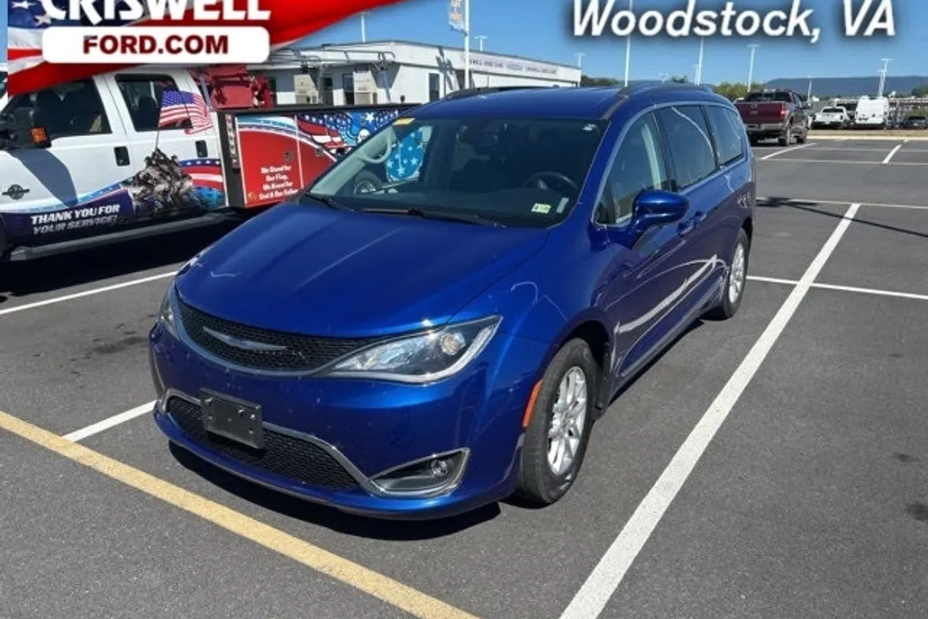 2020 Chrysler Pacifica Touring L photo 1