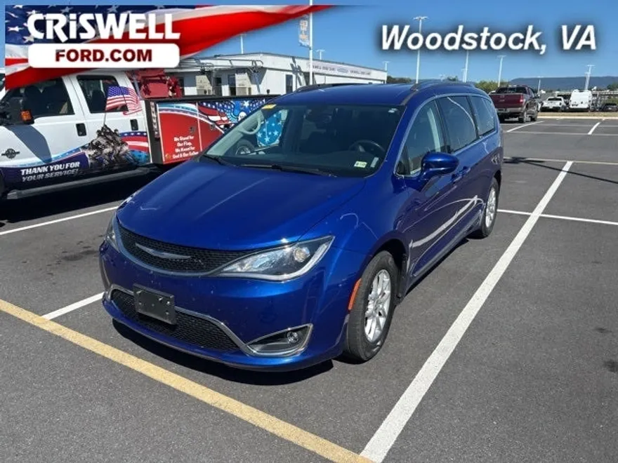 2020 Chrysler Pacifica Touring L photo 1