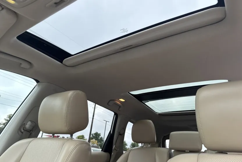 2018 Nissan Pathfinder Platinum photo 1
