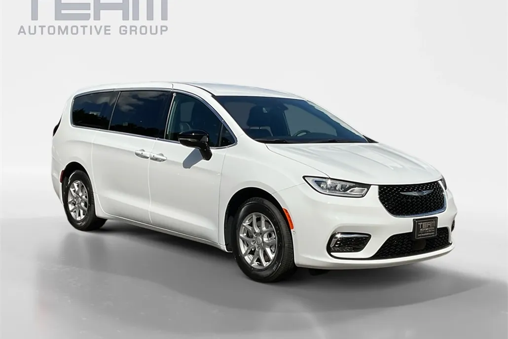 2025 Chrysler Pacifica photo 1