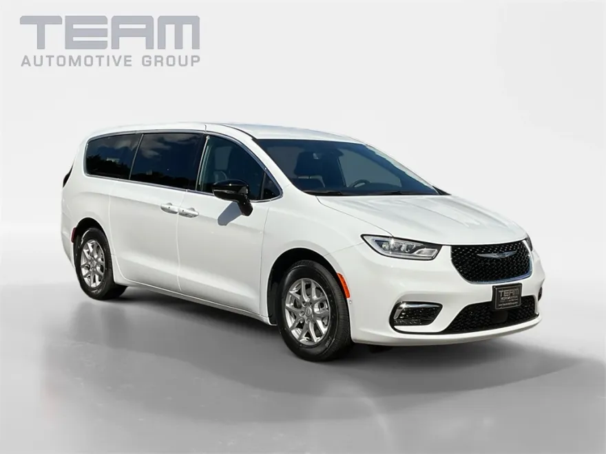 2025 Chrysler Pacifica photo 1