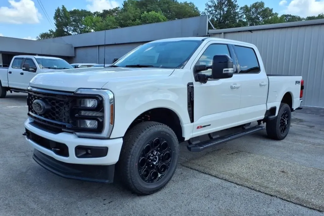 2025 Ford F-250 Lariat photo 1