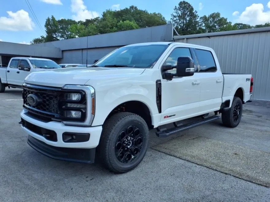 2025 Ford F-250 Lariat photo 1
