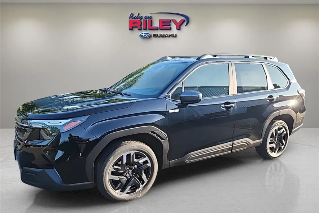 2025 Subaru Forester Premium photo 1