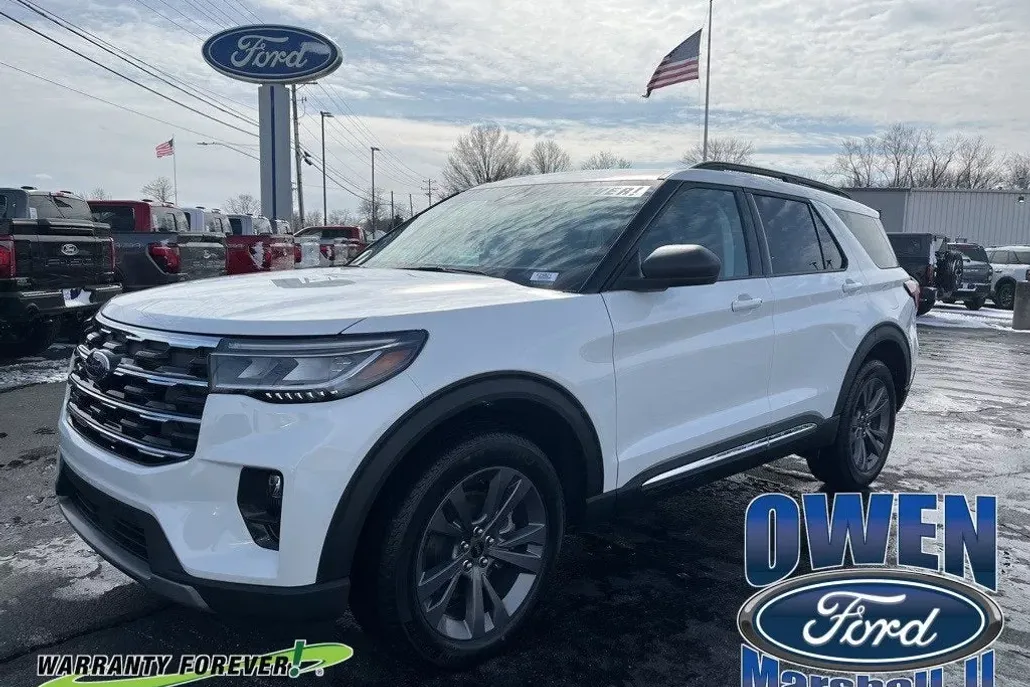 2025 Ford Explorer photo 1
