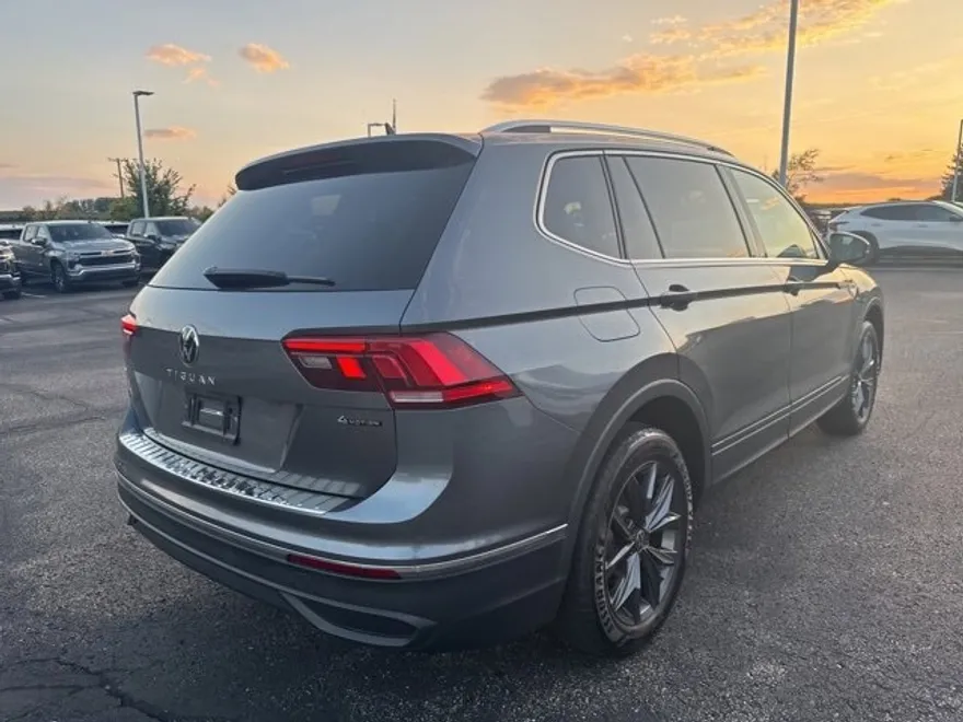 2022 Volkswagen Tiguan SE photo 1