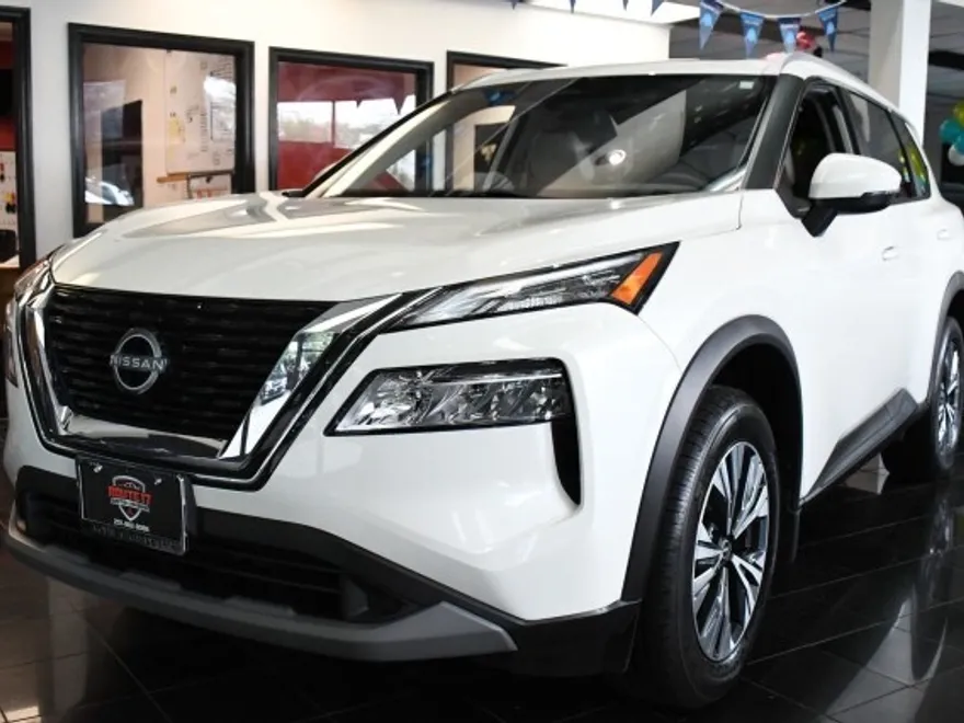 2022 Nissan Rogue SV photo 1