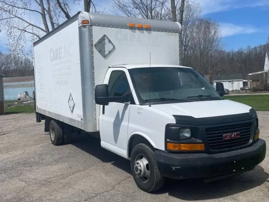 2015 Gmc Savana 3500 Cutaway photo 1