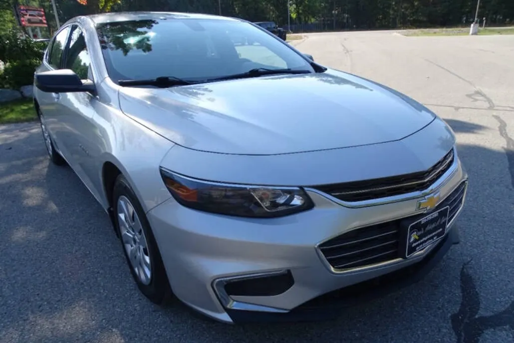 2017 Chevrolet Malibu L photo 1