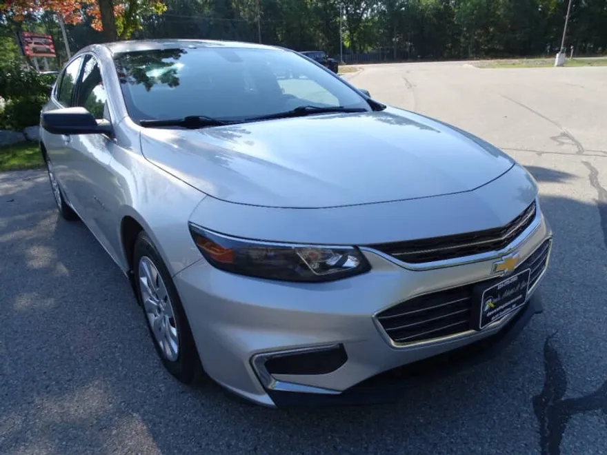 2017 Chevrolet Malibu L photo 1