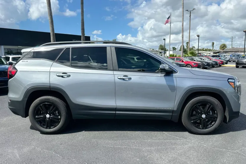 2024 Gmc Terrain SLE photo 1