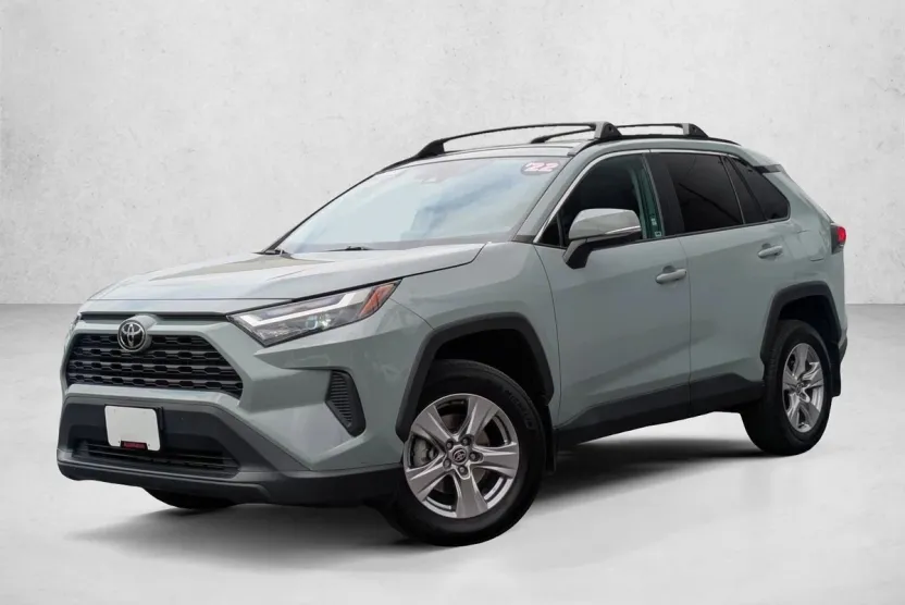 2022 Toyota RAV4 XLE photo 1
