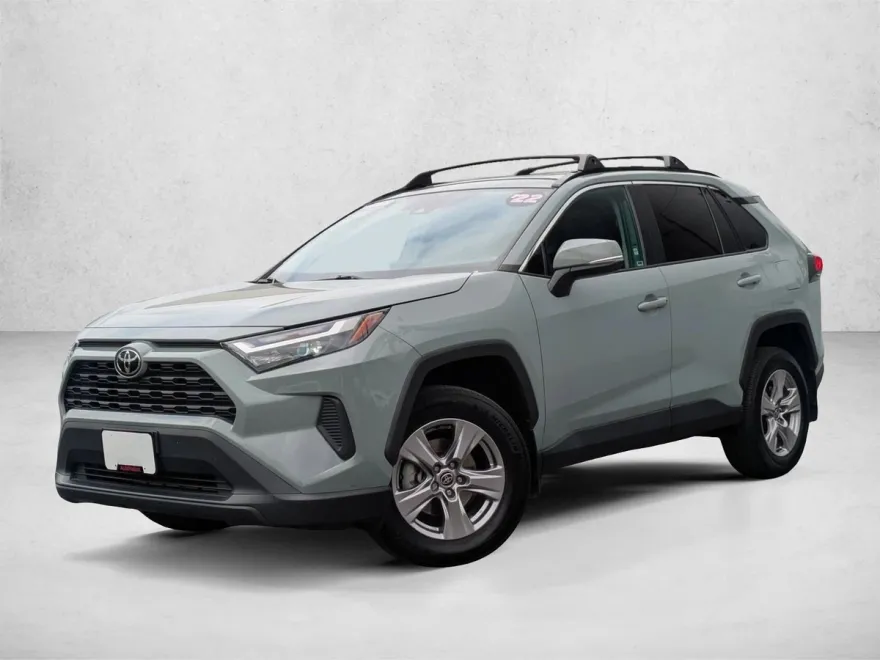 2022 Toyota RAV4 XLE photo 1