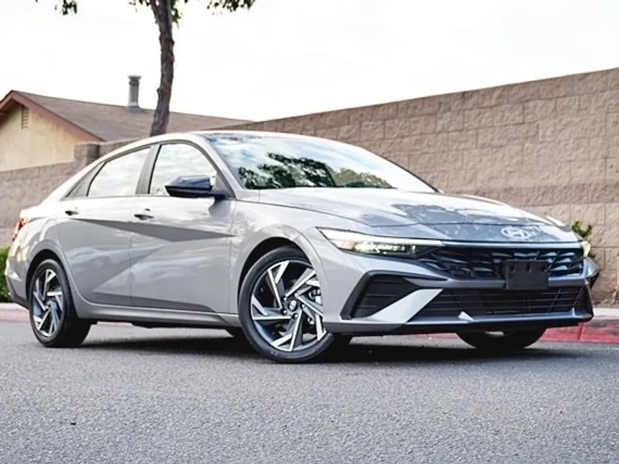 2025 Hyundai Elantra SEL Sport photo 1
