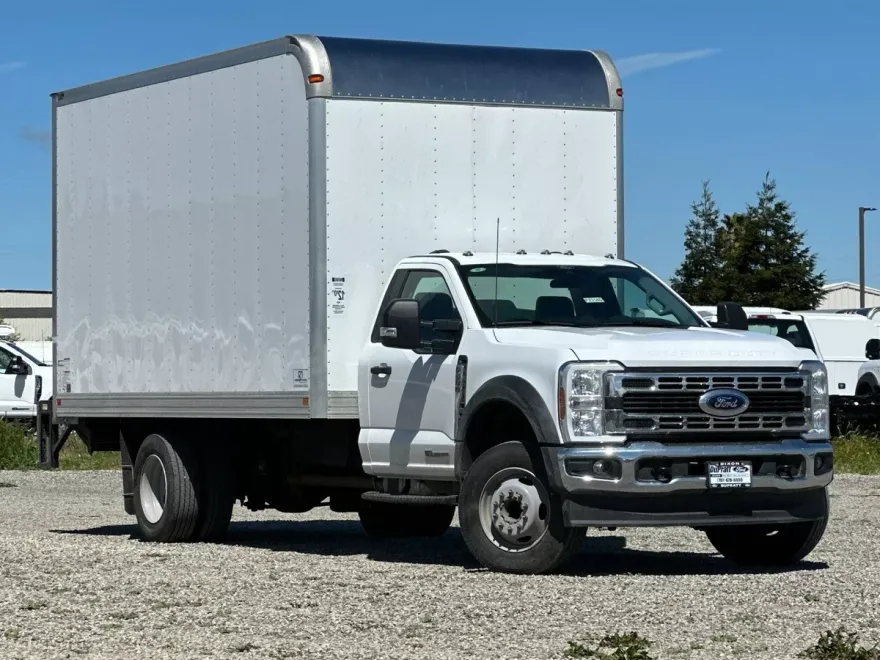 2024 Ford F-600 photo 1