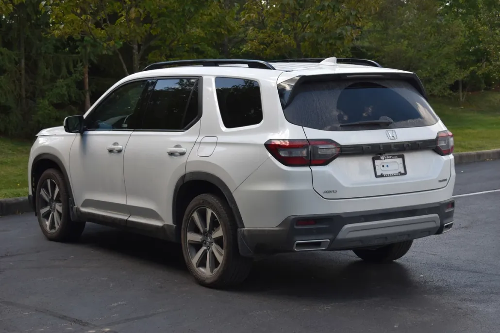 2024 Honda Pilot Touring photo 1