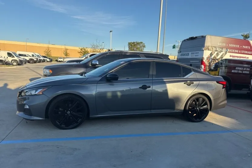 2019 Nissan Altima 2.5 SR photo 1