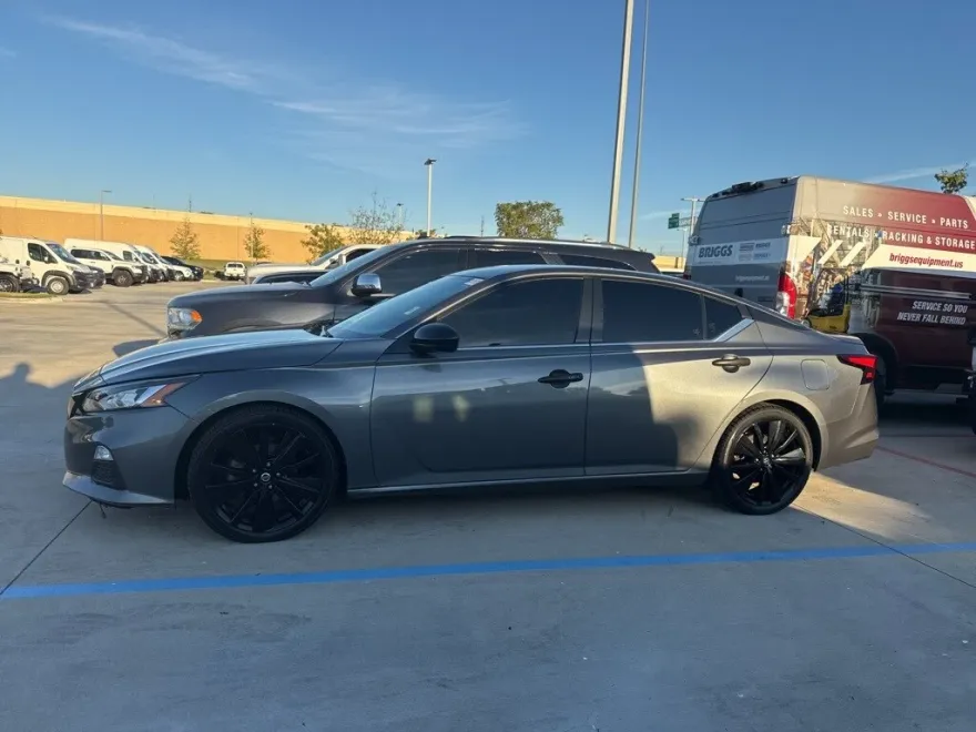 2019 Nissan Altima 2.5 SR photo 1