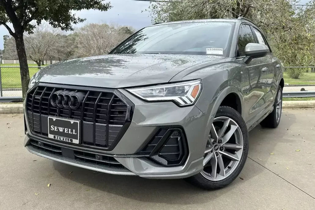 2025 Audi Q3 45 TFSI S line Premium photo 1
