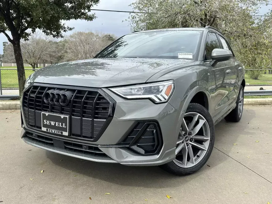 2025 Audi Q3 45 TFSI S line Premium photo 1