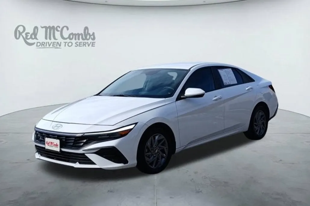 2024 Hyundai Elantra SEL photo 1
