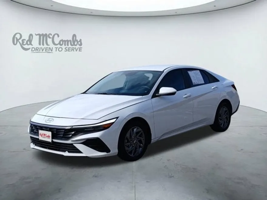 2024 Hyundai Elantra SEL photo 1