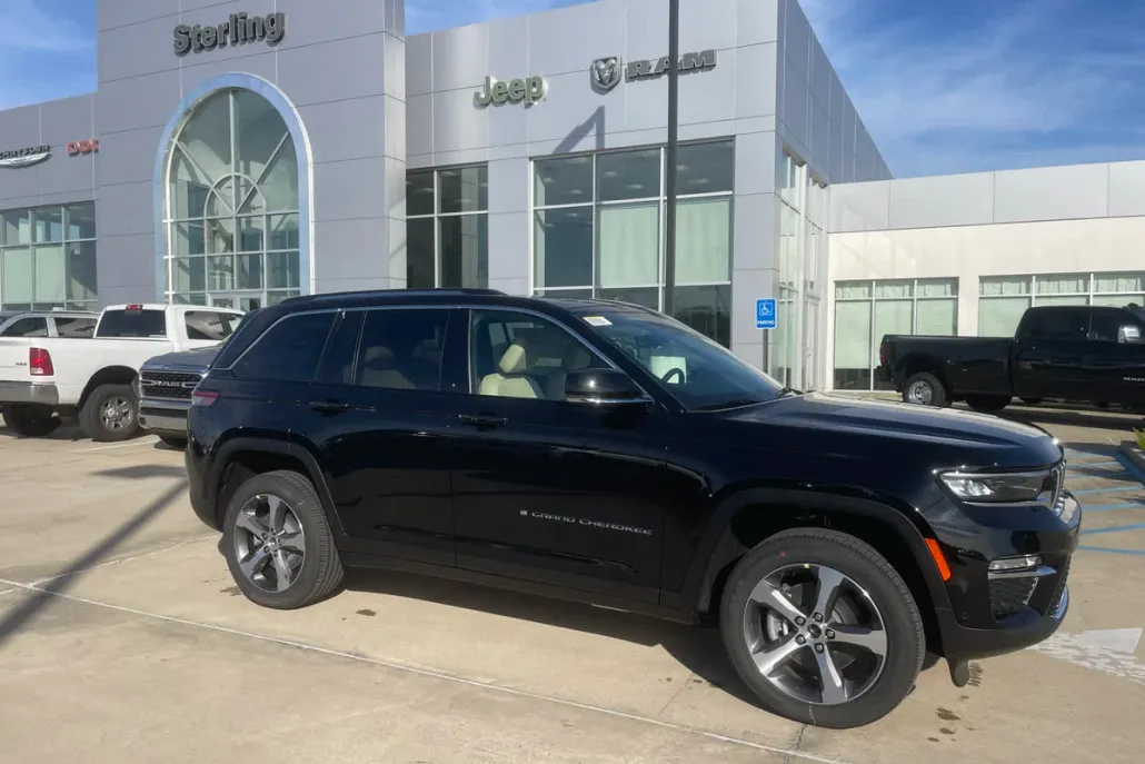 2024 Jeep Cherokee 4xe photo 1