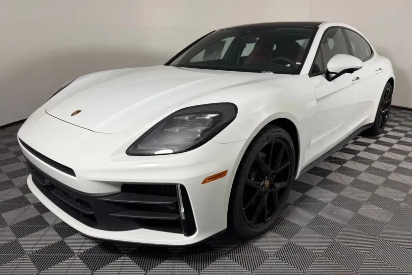 2025 Porsche Panamera 4 photo 1