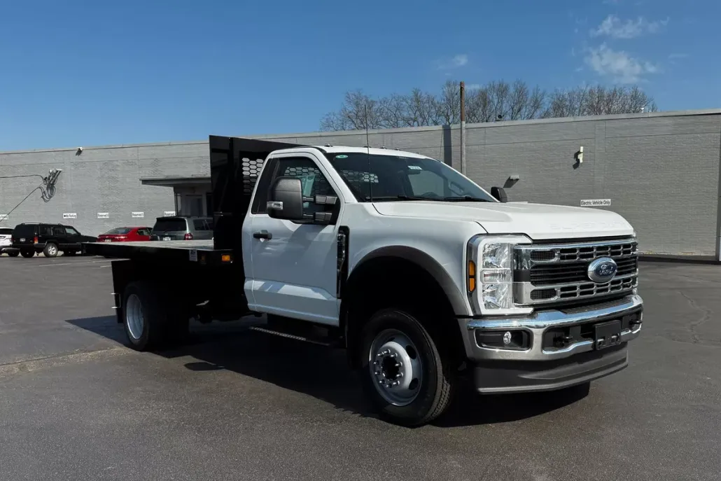 2025 Ford F-550 photo 1