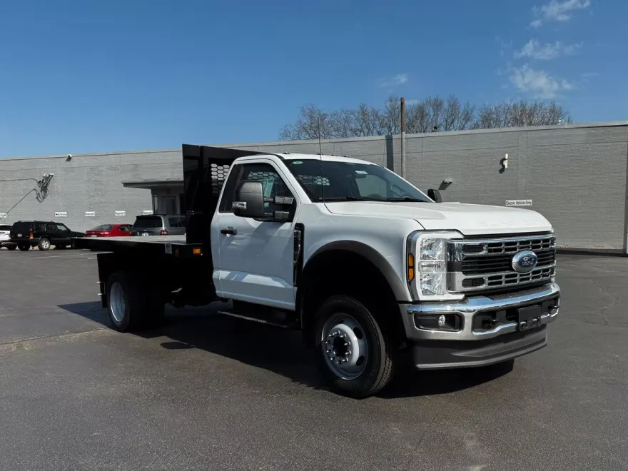 2025 Ford F-550 photo 1