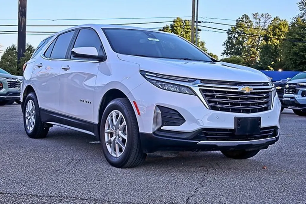 2024 Chevrolet Equinox LT photo 1