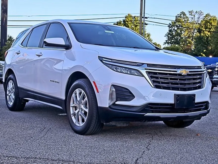 2024 Chevrolet Equinox LT photo 1
