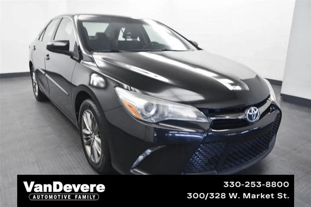 2017 Toyota Camry SE photo 1