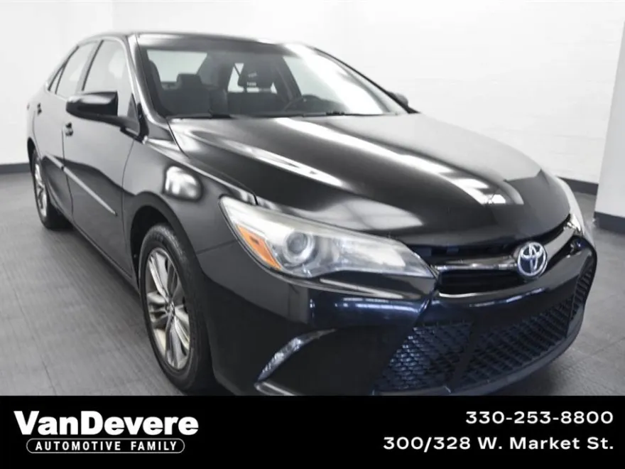 2017 Toyota Camry SE photo 1