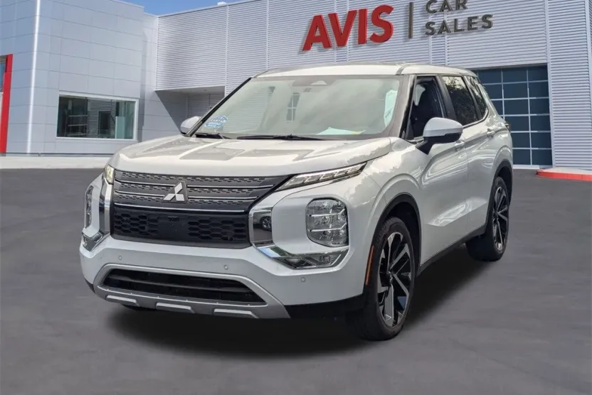 2024 Mitsubishi Outlander SE photo 1